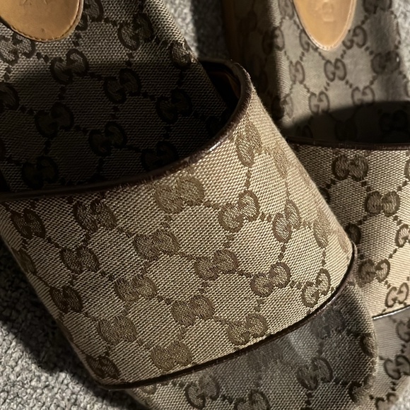 selling 2 pairs of Gucci slides and one pair on Pimperilli